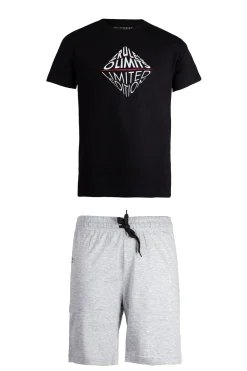 Completo con t-shirt con stampa e pantaloncino con logo ricamato